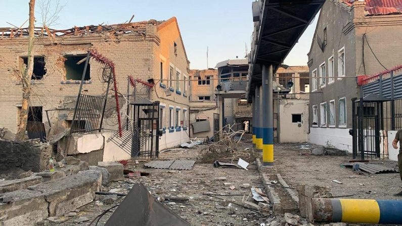 Massicci attacchi russi in Ucraina, molte città senza riscaldamento e acqua