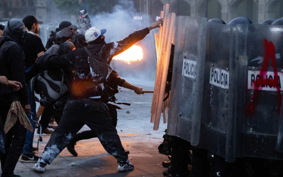 Scontri in Messico durante protesta “Generazione Z”, feriti e arresti