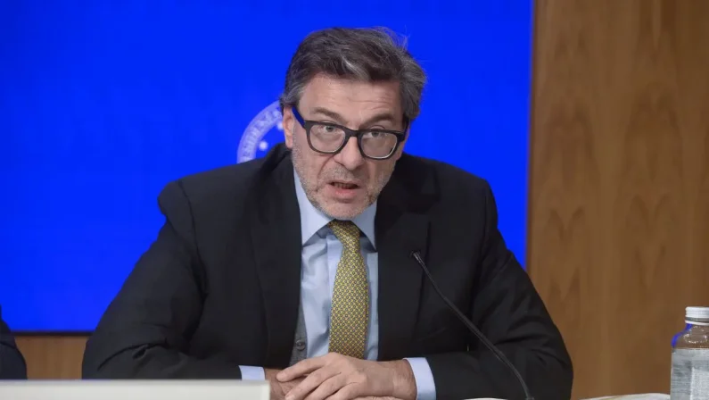 Giorgetti “Contribuire alle spese dello Stato non sia un peso”