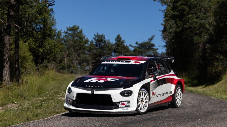Lancia scrive un nuovo capitolo nella storia dei rally