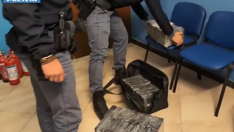 Sequestrati 230 kg cocaina alla frontiera di Ventimiglia, arrestato camionista