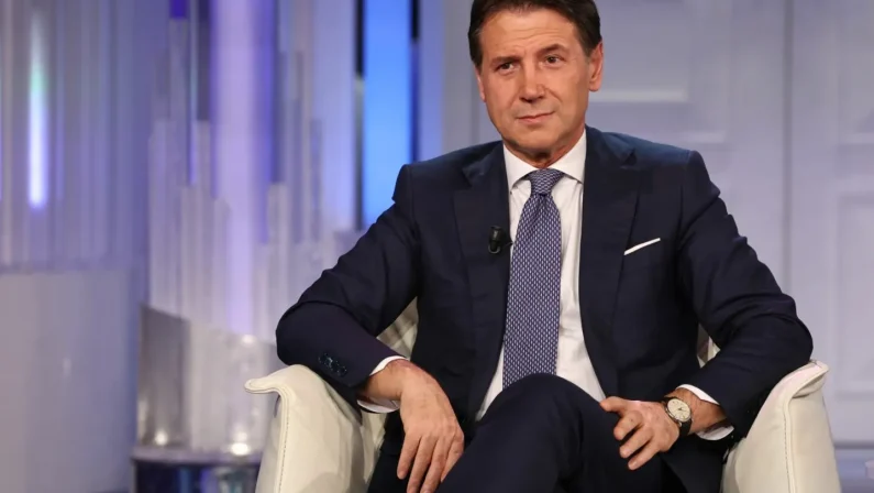 Conte “Attacco al Colle scomposto, per non parlare di economia”