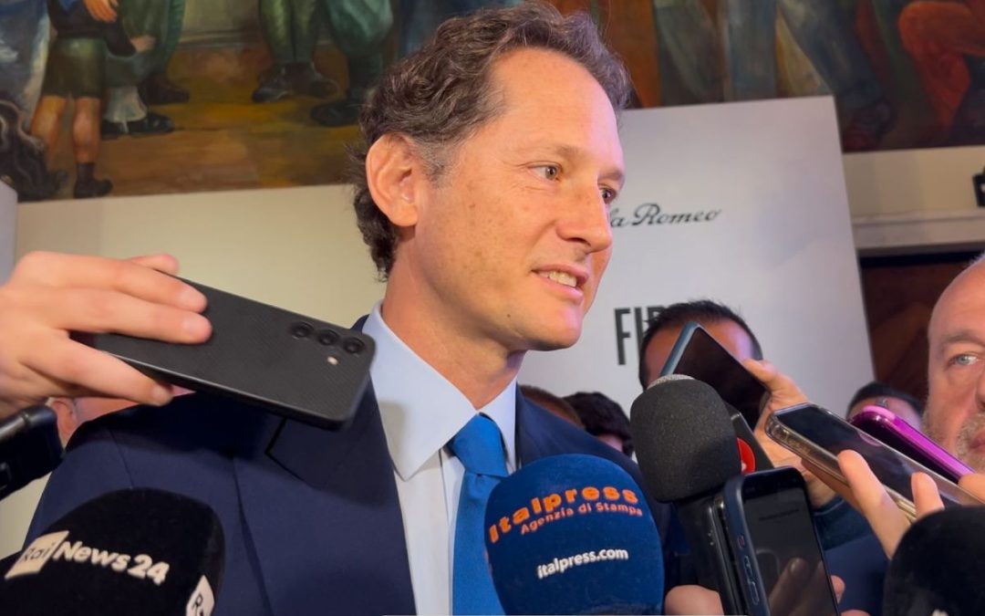 F1, stoccata di Elkann ai piloti Ferrari “Pensino a guidare e parlino meno” / Video