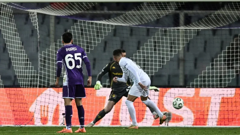 Fiorentina, la crisi non si ferma: al Franchi passa 0-1 l’AEK Atene