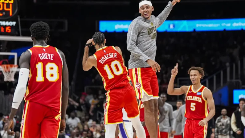 Si fermano i Lakers nella notte Nba, rimonta Cavaliers con un super Mitchell