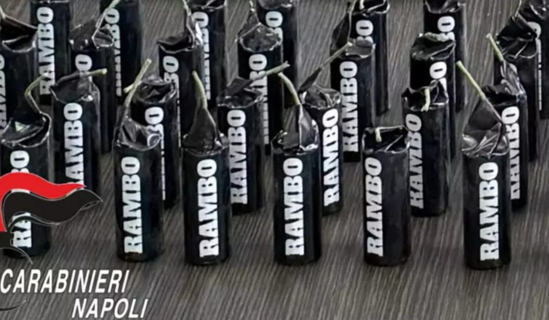 Napoli, sequestrati i primi botti: arrestato con 48 Rambo sullo scooter
