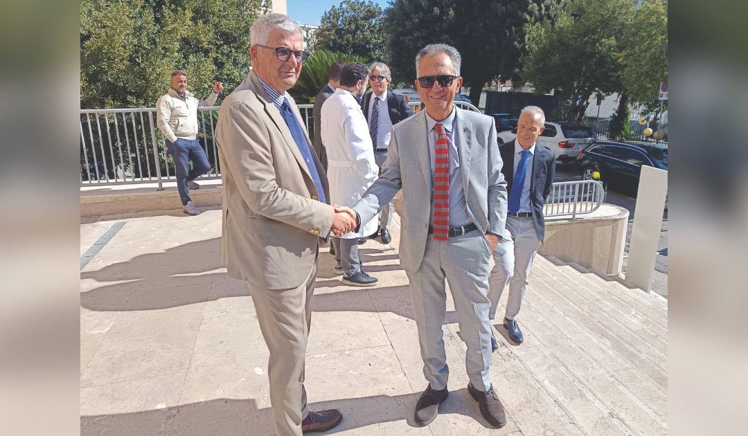 Il Dg De Salazar e l’ex rettore Unical Leone il giorno dell’inaugurazione dei reparti