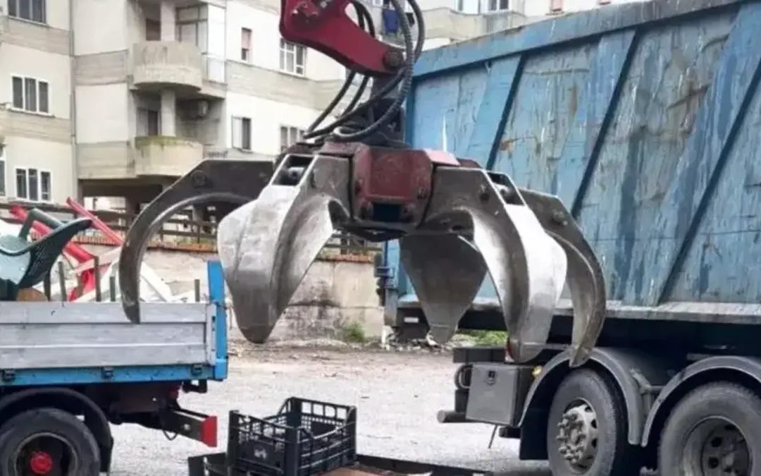 Catanzaro: rimosse 7 tonnellate di rifiuti abbandonati nel quartiere Aranceto