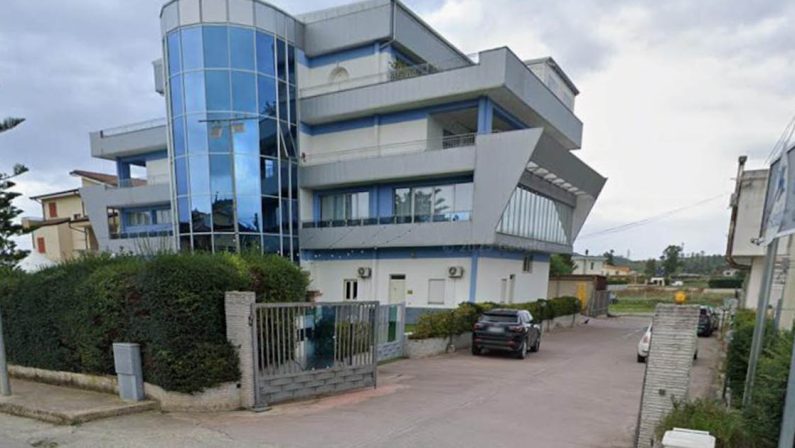 Mense scolastiche, la Finanza indaga sugli appalti a Rocca di Neto e Melissa