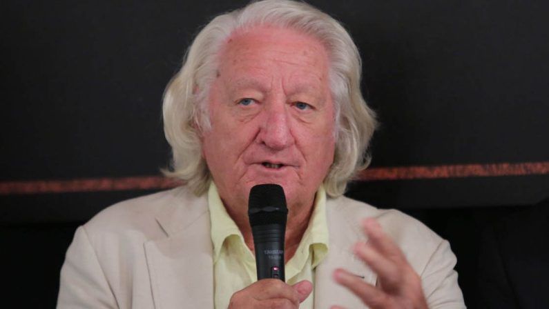 È morto il vignettista Giorgio Forattini