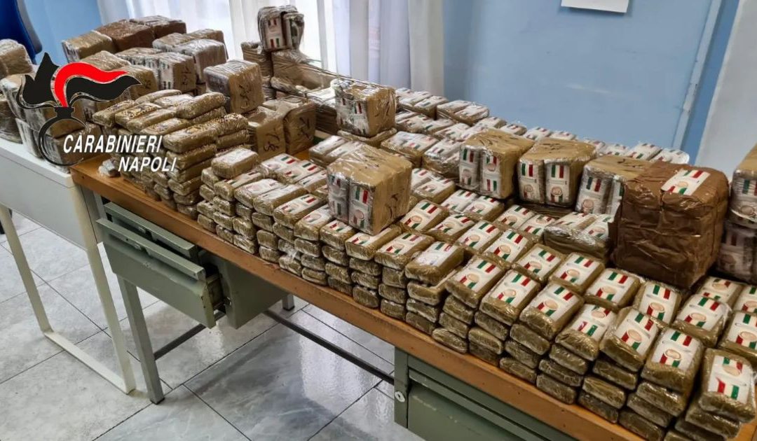 Oltre 110 chili di hashish trovata in un’auto nel Napoletano