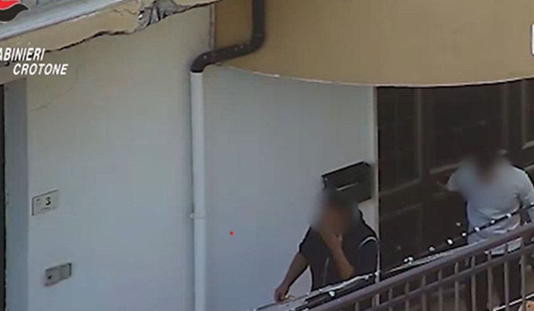 Alcuni indagati monitorati dai carabinieri