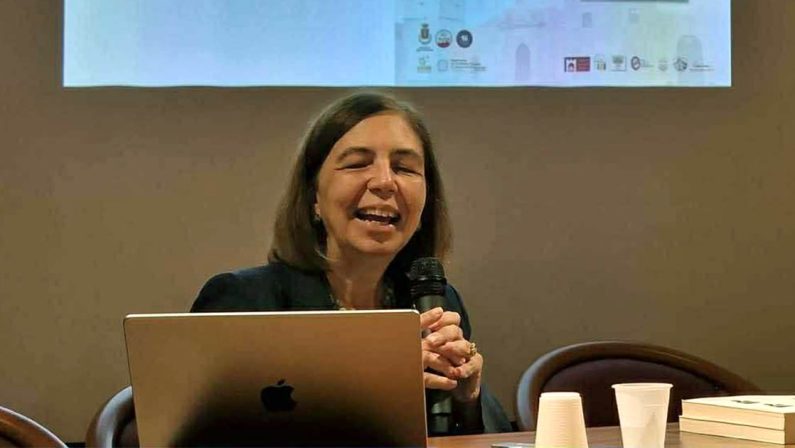 Come si costruisce la carta di identità di un falso d’autore