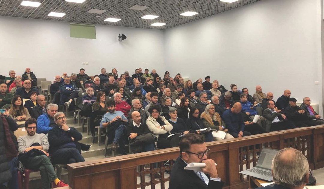 La numerosa platea che ha assistito al Consiglio su Matera 2026