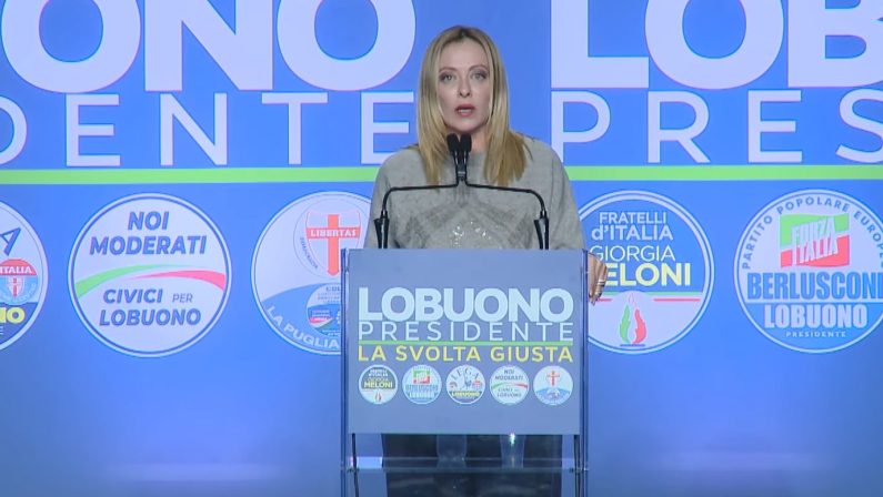 Meloni a Bari “Ci vuole coraggio a dire che la manovra favorisce i ricchi”