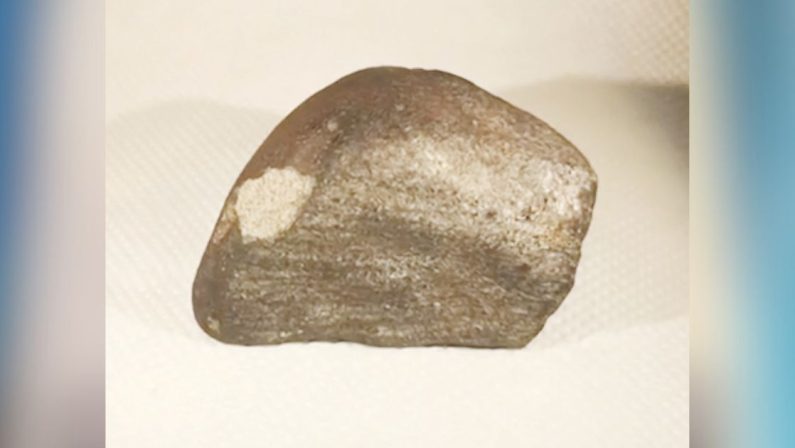 Meteorite a Scalea: un frammento di 4,5 miliardi di anni cade sulla spiaggia