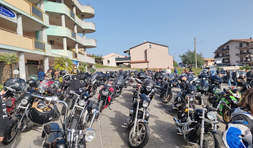 I motociclisti in partenza per l'Annunziata di Cosenza