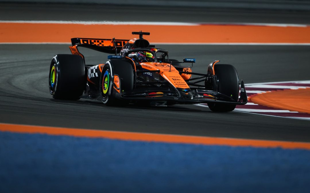 Sabato perfetto per Piastri in Qatar, vince la sprint e conquista la pole. Notte fonda Ferrari
