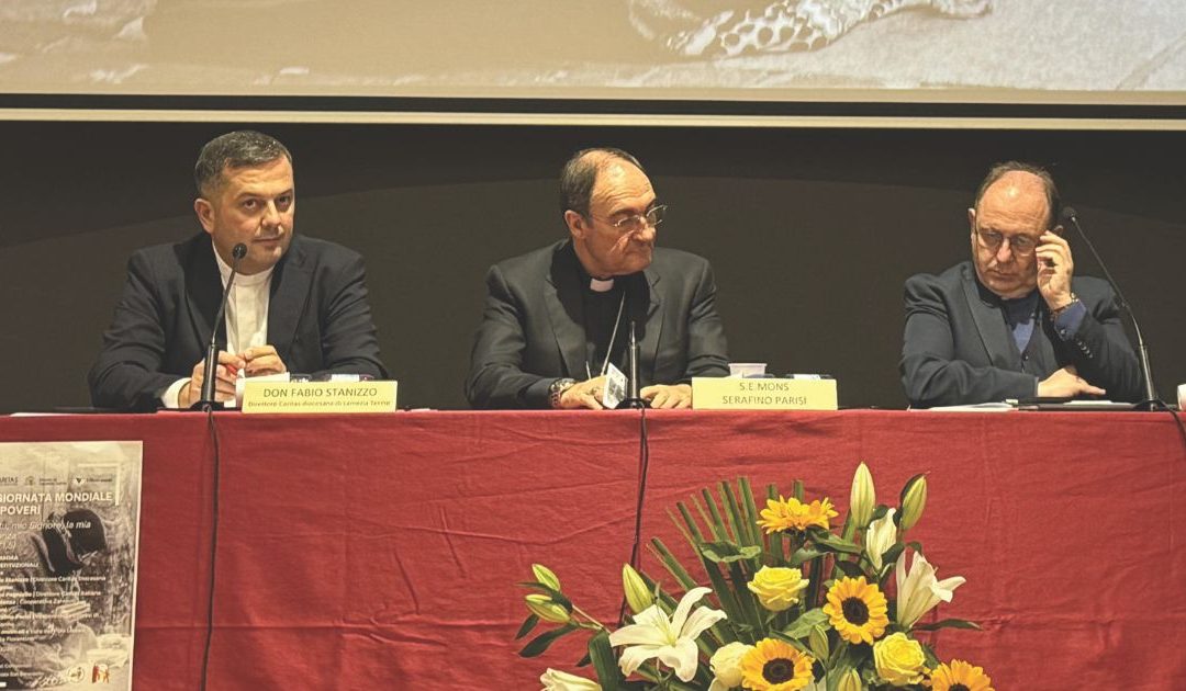Da sinistra: Don Fabio Stanizzo, il vescovo monsignor Parisi e don Marco Pagniello