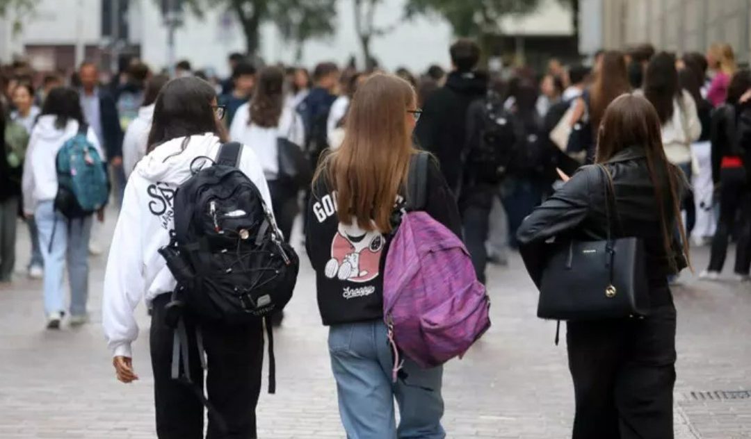 Save the Children, in Puglia il 51,6% adolescenti legge libri