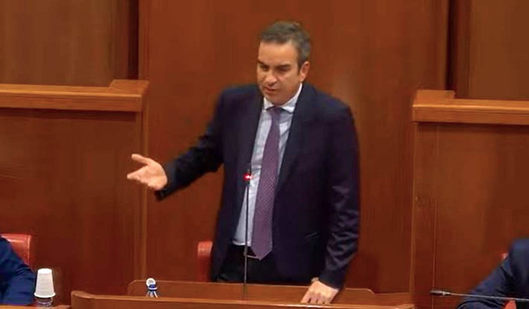 Il presidente Roberto Occhiuto durante il suo intervento in aula sulle linee programmatiche del secondo mandato