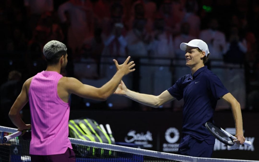 Tennis, Alcaraz sorpassa Sinner e torna n° 1, il primato in palio a Torino