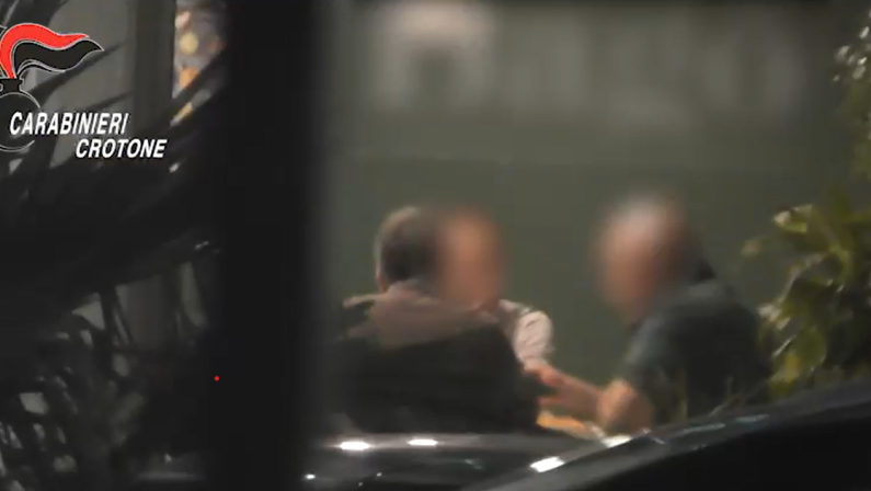 Crotone, un arresto e due interdizioni per la truffa dei corsi di sostegno