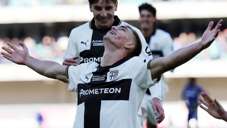 Il Parma espugna 1-2 il Bentegodi nello scontro salvezza, Verona ultimo e senza vittorie