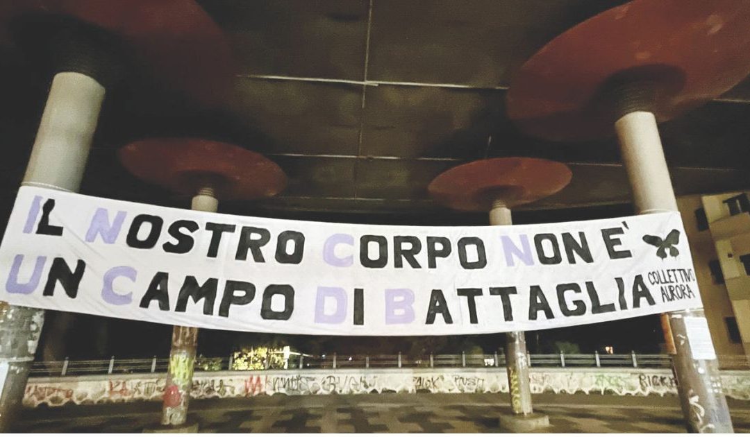 Lo striscione esposto a Catanzaro