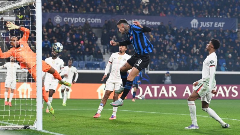 Scamacca e De Ketelaere, l’Atalanta batte il Chelsea in rimonta