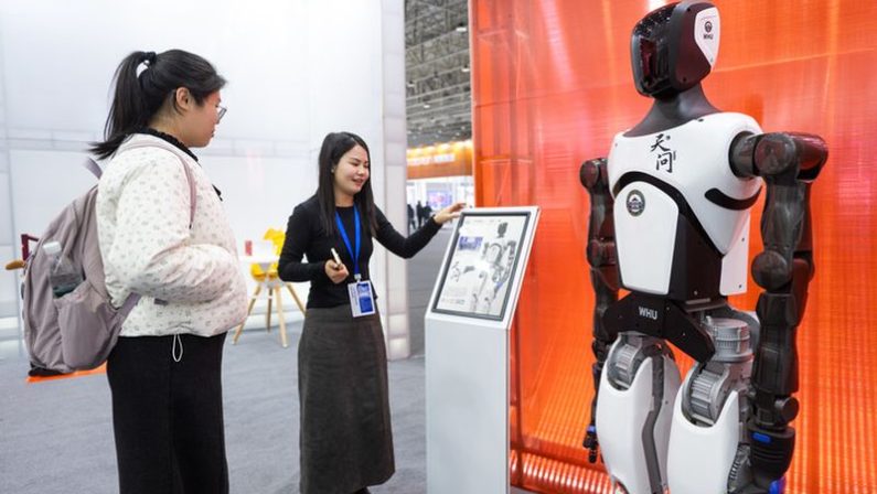 Cina, l’industria IA del Paese supererà 1,2 trilioni di yuan nel 2025