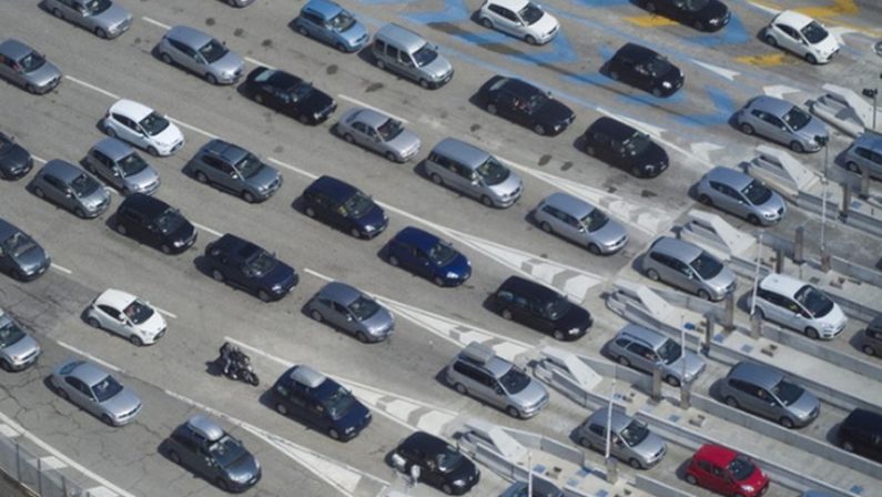 Da Commissione Ue pacchetto automotive, rivisto stop motori termici da 2035