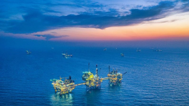 Cina, il più grande giacimento offshore registra una produzione record di petrolio e gas