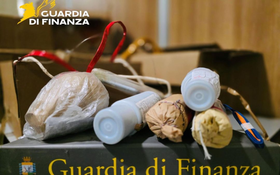 Parte del materiale sequestrato