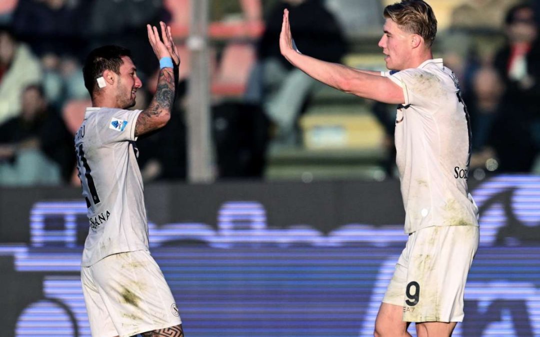Il Napoli torna a vincere in trasferta, doppietta di Hojlund e Cremonese ko