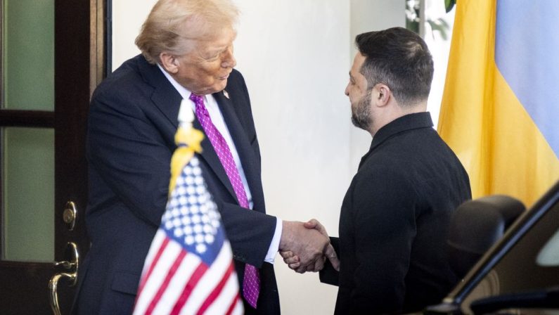 Vertice sull’Ucraina, Trump “Molto vicini alla pace”. Zelensky “Colloqui positivi”