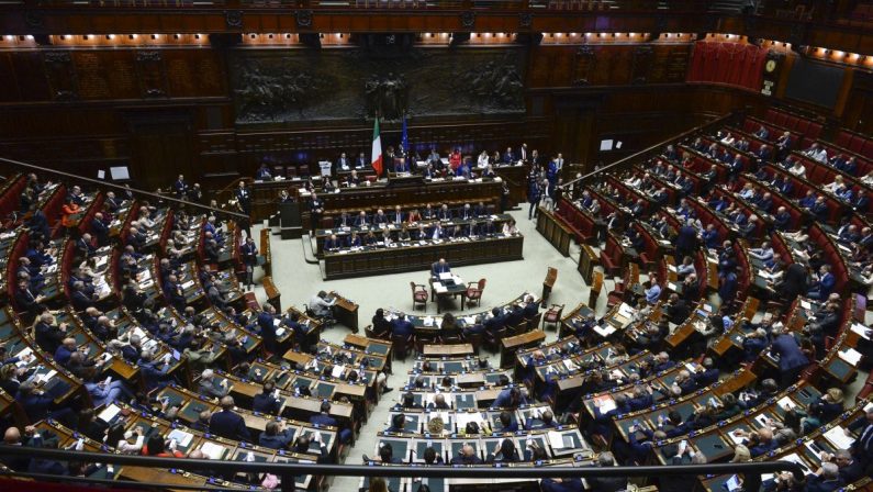 Dalla Camera via libera definitivo con 216 sì, la manovra è legge