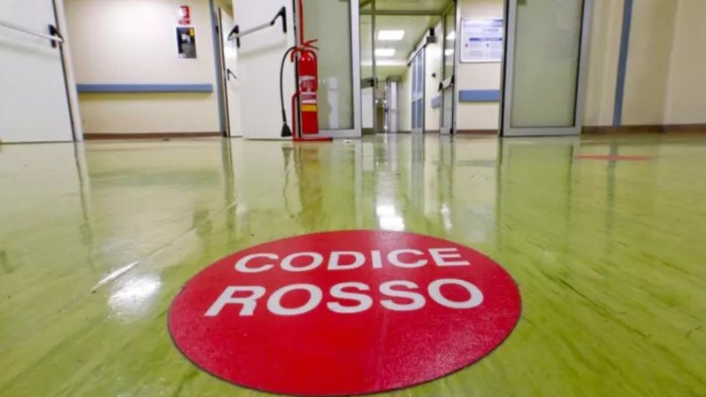 Aggredisce la moglie con un ferro da stiro, arrestato nel Napoletano