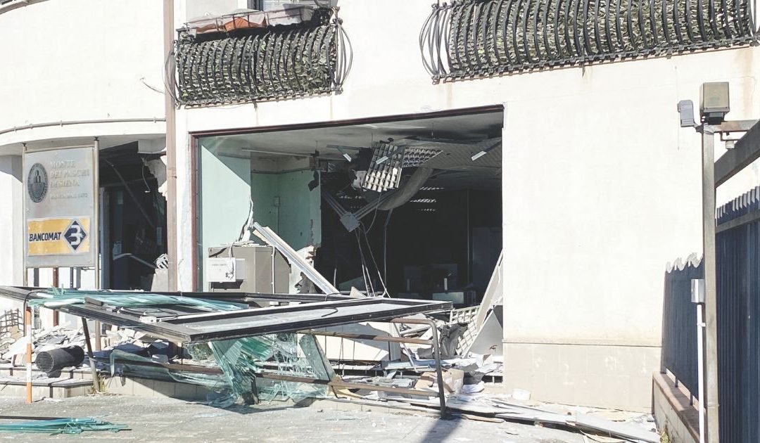 Assalto al bancomat nella notte a Villa d’Agri