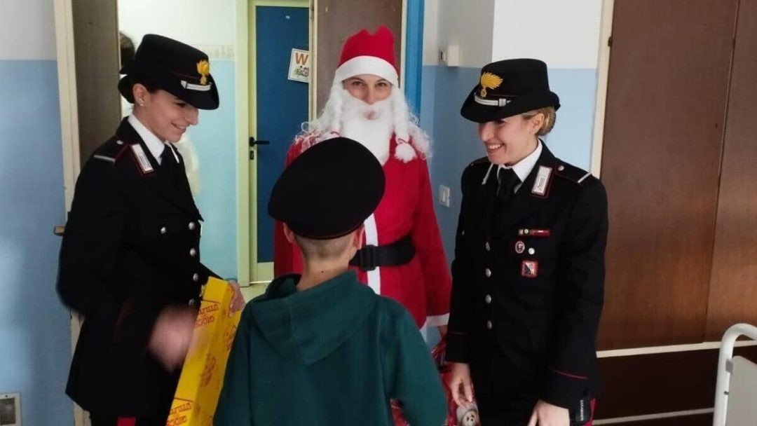 “Tradizione e Vicinanza” i Carabinieri dai piccoli pazienti della Pediatria di Locri