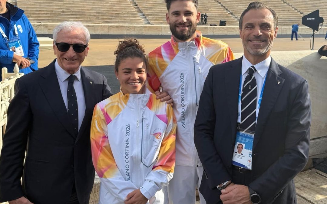 Milano-Cortina 2026, la fiamma olimpica torna in Italia. Malagò “Momento magico”