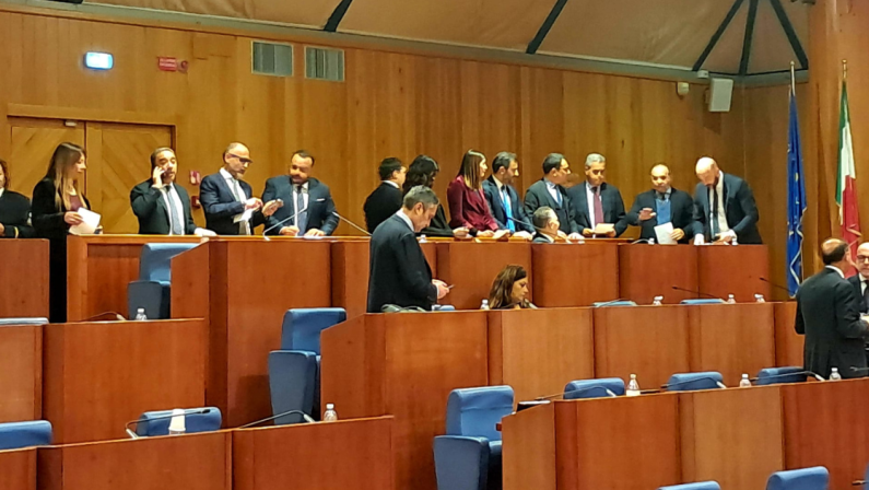 Calabria, il centrodestra replica a Tridico: «Solita litania»