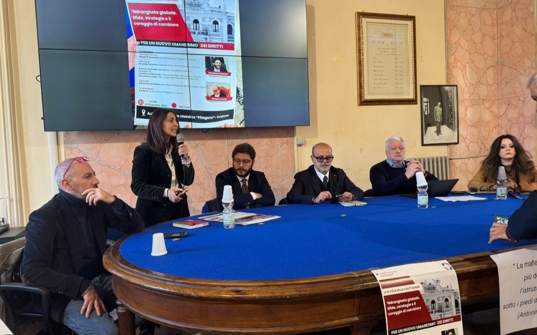 L'incontro svoltosi nell'aula magna del liceo classico Pitagora di Crotone