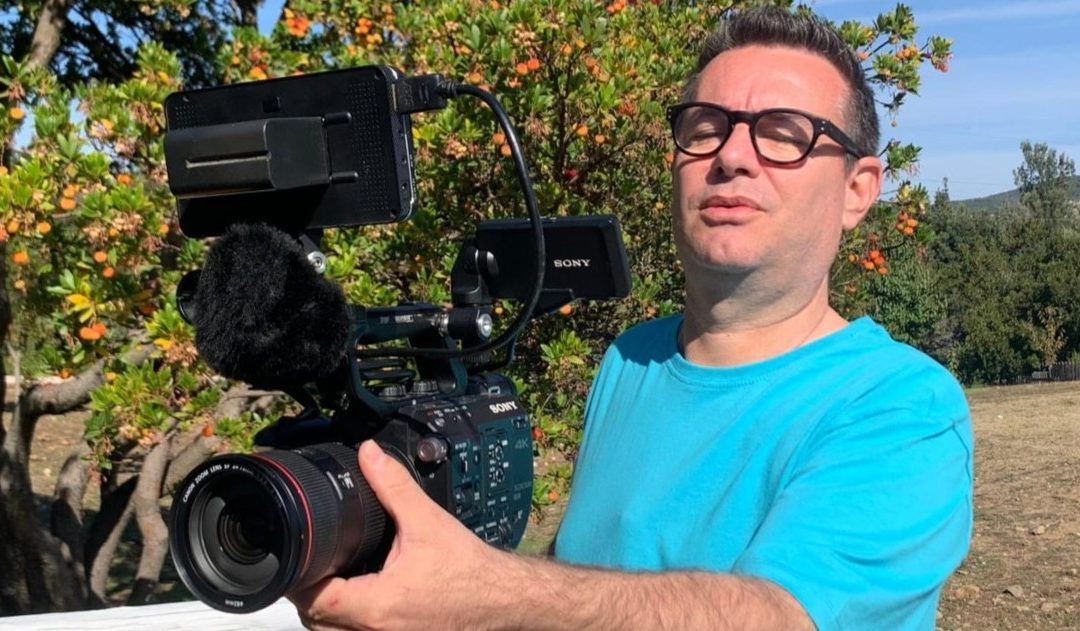 Cristian Cocco dirige e interpreta “Anacronistico”, il film presentato a Cosenza e Reggio