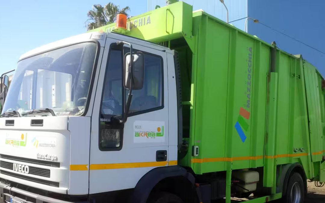 Crotone, camion per le raccolta rifiuti in quarantena per radioattività