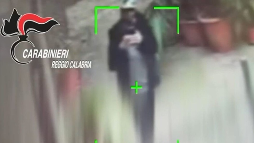 Reggio Calabria, arrestato finto carabiniere: truffa un’anziana e le ruba gioielli per 30mila euro