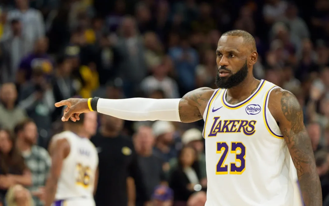 I Lakers rimontano i Suns, ai Warriors non basta Curry: il resoconto della notte Nba