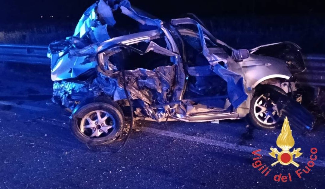 Una delle auto coinvolte nello scontro