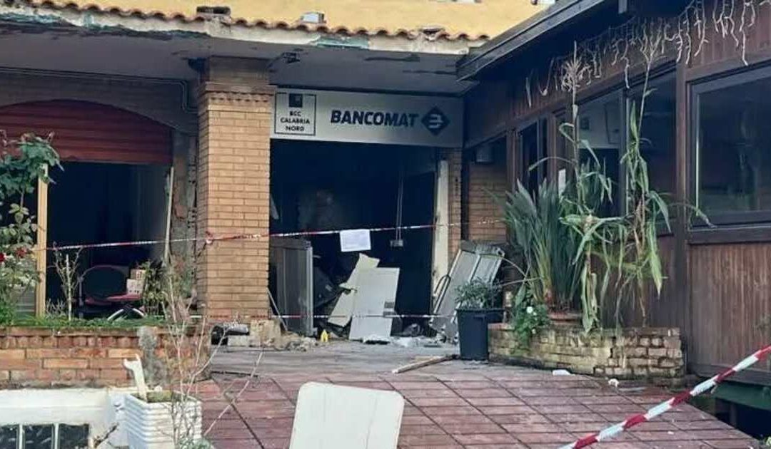 L’atm di S. Maria del Cedro della Bcc Alto Tirreno preso d’assalto (Foto archivio=