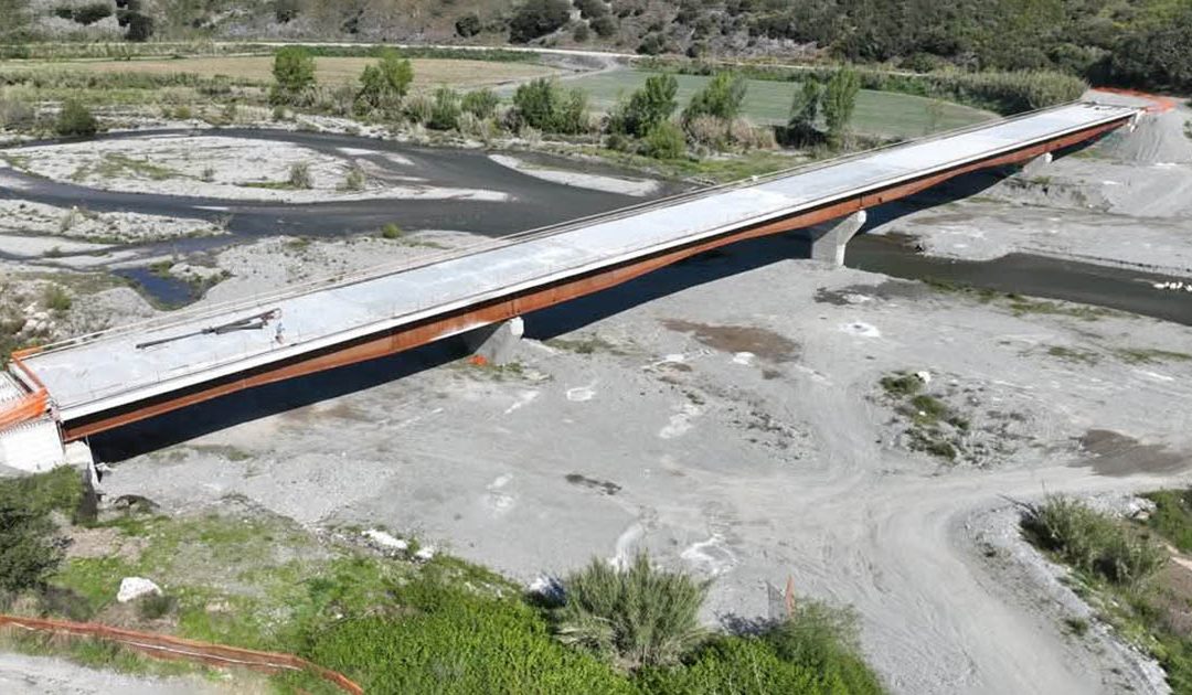 Calabria interrotta, treni senza coincidenze e l’auto come unico biglietto